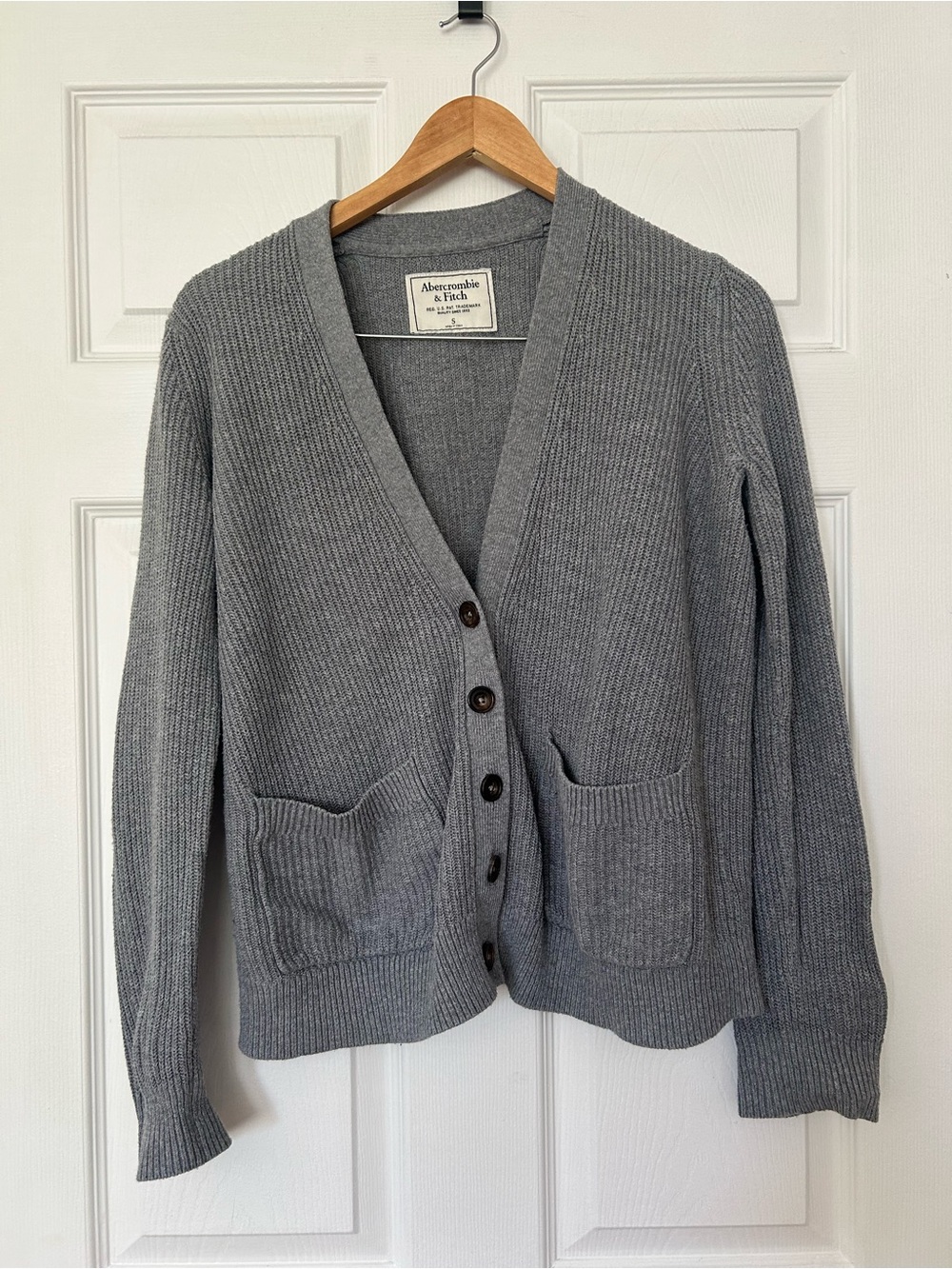 Abercrombie & Fitch Gray Ribbed V-Neck Button-Front Cardigan